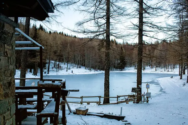 Berömd Vinterfjällresort Med Issjö Lago Della Ninfa Monte Cimone Bergen — Stockfoto