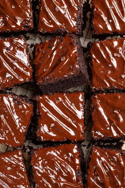 Top View Cut Square Peaces Dark Chocolate Moist Buttermilk Sheet — Stock Photo, Image