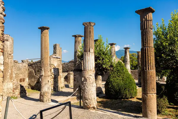 Руїни Стародавнього Італійського Міста Помпеї Італія Стародавні Колонки Літній Час Стокове Зображення
