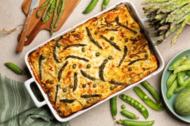 Bahar sebzeli lazanya - Lazanya primavera, kuşkonmaz, bezelye, kabak ve yıllanmış ricotta peyniri..