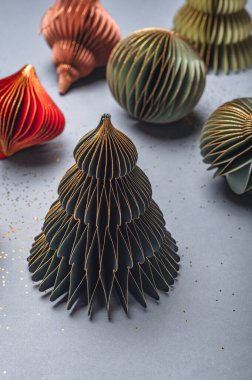 Dekoratif kağıt Noel ağacı süslemeleri, DIY projesi, Organik Modern Tasarım, Asılı Festive Honeycomb Katlanabilir 3 boyutlu toplar, minimalist ve plastiksiz