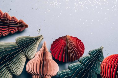 Dekoratif kağıt Noel ağacı süslemeleri, DIY projesi, Organik Modern Tasarım, Asılı Festive Honeycomb Katlanabilir 3 boyutlu toplar, minimalist ve plastiksiz