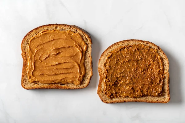 Open Sandwiches Various Kind Wholegrain Bread Different Nut Butter Peanut — Stock fotografie