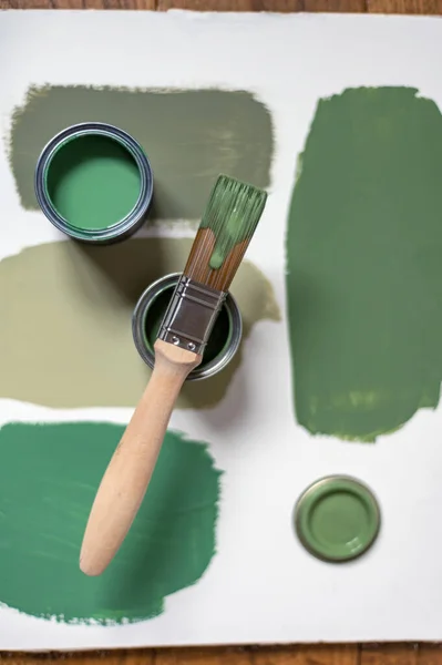 수리할 사용하는 페인트 페인트를 고르는 배경에 — 스톡 사진