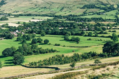 Edale köyü ve İngiltere 'deki Peak District Ulusal Parkı' ndaki Mam Tor 'un manzarası çok güzel. Konaklama konsepti
