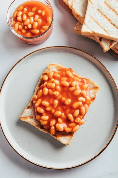 Bakade Bönor Tomatsås Skiva Rostat Bröd Traditionell Brittisk Frukost — Stockfoto
