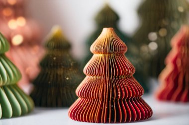 Kağıt, DIY projesi, Organik Modern Tasarım, Asılı Festive Honeycomb Katlanabilir 3 boyutlu toplardan oluşan dekoratif Noel ağacı süslemeleri.