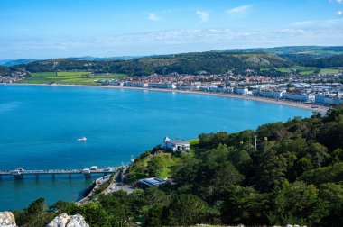 Kuzey Galler 'deki Llandudno Deniz Cephesi' nde Güzel Yaz Günü