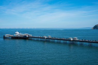 Kuzey Galler 'deki Llandudno Deniz Cephesi' nde Güzel Yaz Günü