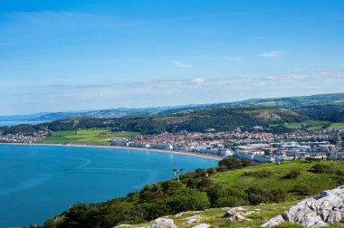 Kuzey Galler 'deki Llandudno Deniz Cephesi' nde Güzel Yaz Günü