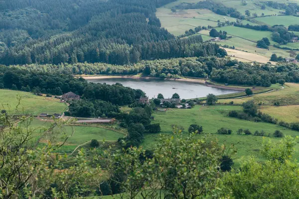 Teggs Burnu, Ridgegate Reservoir, Trentabank Reservoir Circular, Peak District National Park, İngiltere