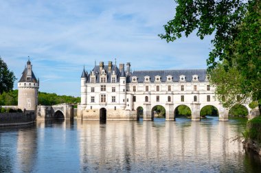 Chateau de Chenonceau, Cher Nehri 'ni kapsayan, Indre-et-Loire, Centre-Val de Loire yakınlarındaki bir Fransız şatosudur. Loire Vadisi 'nin en bilinen şatolarından biridir..