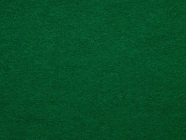 Süet kumaş yüzeyinin koyu yeşil keçeli arka planı. Metinler, harfler, yamalar ve diğer sanatlar için doku. Tam çerçeve duvar kağıdı, sanat ve kırtasiye işleri. Naneli poker masasının kadife deseni.