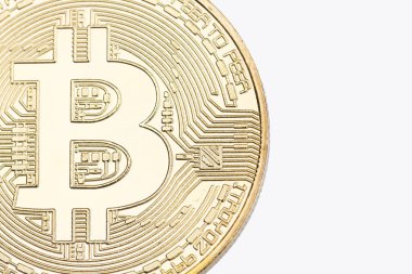 Altın bitcoin cruptocurrency yakın kadar beyaz arka plan. Yüksek çözünürlüklü fotoğraf.