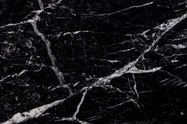 Nero Marquina Mermer dokusu, eşsiz tasarım dekorasyonunuz için doğal mat arkaplanı. Benzersiz lüks iç tasarım için cilalanmış malzeme, dış tasarım. Lüks iç mekan için doğal monokrom deseni