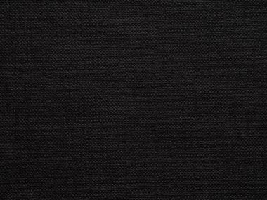 Bu kömür desenli kağıdın karanlık cazibesi zarafetin sırlarını ve siyah rengin yetersiz gücünü fısıldıyor.