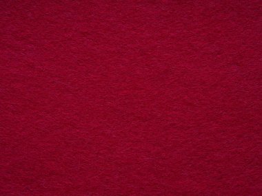 Duyuları kaplayan bu yakın çekim, keçenin zengin, kadifemsi kırmızı tonunu, zarafet ve klasik bir stili iletmek için mükemmel bir şekilde sergiliyor.