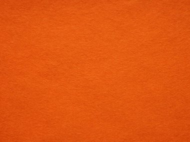 Her ince ipliği yakalamak için zumlanan bu turuncu keçeli tuval, güneşli, sıcak bir öğleden sonranın rahatlığını yansıtan zengin, dokunsal bir manzara yayar.