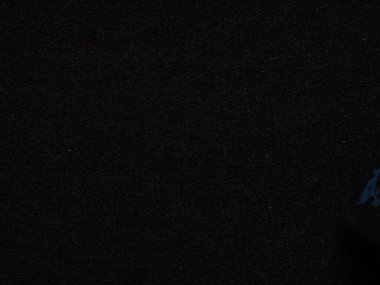 Bu görüntü, lüks, kadife gibi dokusu ve zengin karanlığı ile gizem ve entelektüelliği taşımak için mükemmel bir akik keçeli yüzeye sahiptir.