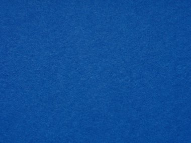 Bu elektrikli mavi kağıt dokusu bir yaz gününün yoğunluğuyla titreşir, hayat ve macera vaatleriyle doludur.