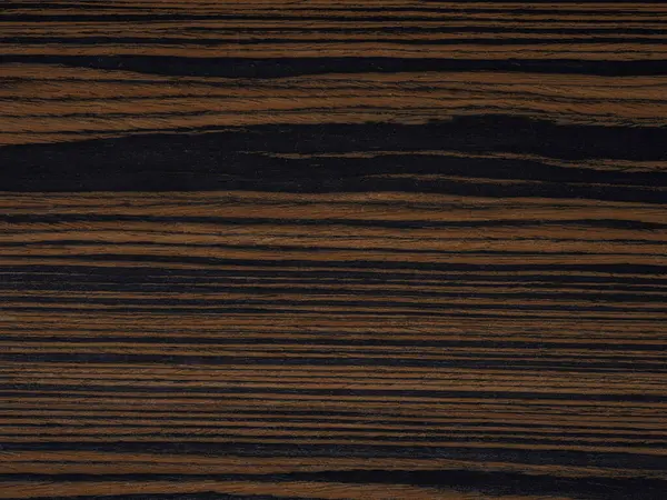 Çar ebony kaplaması, koyu kahve dalgaları ile görsel bir senfoni sergiliyor, doğal ahşabın dramatik güzelliğini simgeliyor.