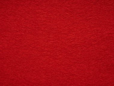 Bu yakından yapılan keşifte kırmızı, zengin bir dokunun canlandığını hisseder. Sıcak bir sıcaklık yayar ve dokunmaya davet edilir. Duyuları ateşler.