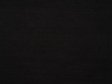 Bu görüntü, kadife gibi pürüzsüz bir dokusu olan lüks ve esrarengiz bir arkaplan sunan gece yarısı siyah bir keçenin özünü yakalar.