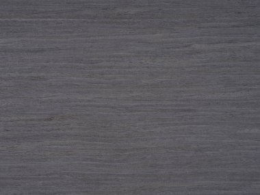 Duman gri meşe kaplamasında gölgelerin ve ışığın dansı gizemli ve büyüleyici bir doku yaratır.