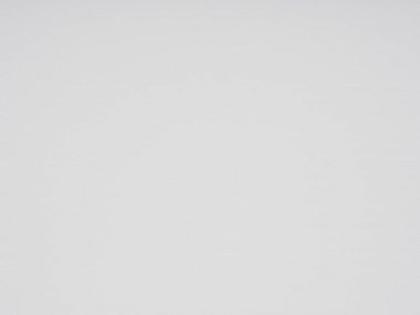 Beyaz kağıttaki yumuşak ringa kemiği dokusu düzenliliğe ve minimalist tasarıma bir övgü niteliğinde ritmik bir uyum yaratır.