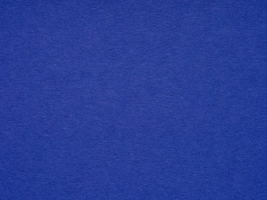 Bu kağıt yüzeyin safir mavisi dokusu derin bir sükunet ve düşünceli bir içgözlem hissi uyandırıyor.