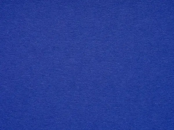 Bu kağıt yüzeyin safir mavisi dokusu derin bir sükunet ve düşünceli bir içgözlem hissi uyandırıyor.