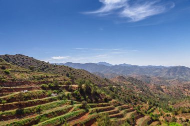 Panoramik yakınındaki Kato Lefkara - görünümüdür Troodos Dağları en ünlü köyde. Limasol Bölgesi, Kıbrıs, Akdeniz deniz. Dağ manzarası ve güneşli bir gün.