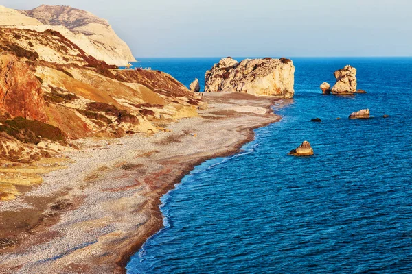 全景的日落景观的佩特拉头 Romiou 希腊的岩石 阿芙罗狄蒂的传奇出生地在地中海塞浦路斯帕福斯岛 — 图库照片