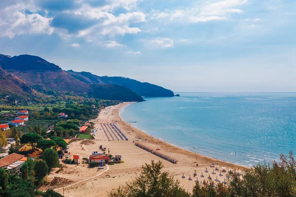 Strand Zee Landschap Met Sperlonga Lazio Italië Scenic Resort Town — Stockfoto