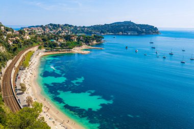 Nice ve Monako, Cote d 'Azur, Fransa ve Güney Avrupa arasındaki manzara manzarası. Fransız Rivierası 'nın güzel lüks tatil beldesi. Akdeniz 'de güzel plajları olan ünlü bir turizm merkezi.