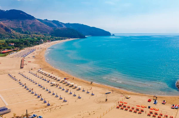 Strand Und Meereslandschaft Mit Sperlonga Latium Italien Malerisches Feriendorf Mit — Stockfoto