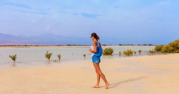stock image Tourist woman at the Red Sea coast and mangroves in the Ras Moha