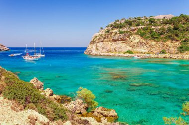 Rodos adasında Ladiko koyu yakınlarındaki Deniz skyview manzara fotoğraf Anthony Quinn bay, Oniki, Yunanistan. Güzel kum plaj ve berrak mavi su ile Panorama. Güney Avrupa'nın ünlü turistik beldesi