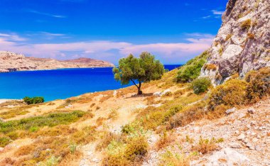 Rodos adasında Agia Agathi plaj ve Feraklos kale yakınında Deniz skyview manzara fotoğraf, Oniki, Yunanistan. Kum plaj ve berrak mavi su ile Panorama. Güney Avrupa'nın ünlü turistik beldesi