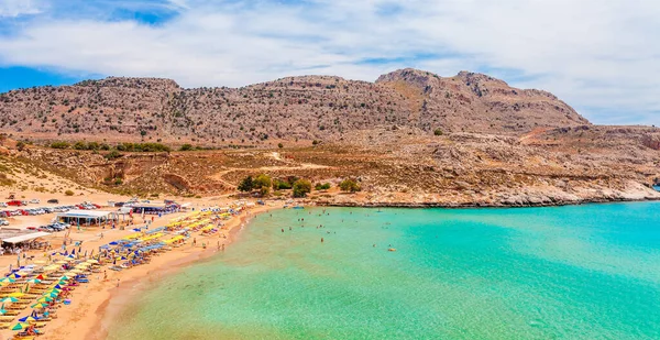 希腊多德卡尼斯罗得岛费拉克洛斯城堡附近的阿贾 阿加西海滩的海景风景照片 全景与沙滩和清澈的蓝色海水 南欧著名旅游胜地 — 图库照片