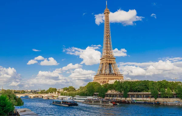 塞纳河全景城市景观 法国巴黎埃菲尔铁塔 埃菲尔铁塔是巴黎的象征 著名的旅游建筑目的地 巴黎塞纳市明信片视图 — 图库照片