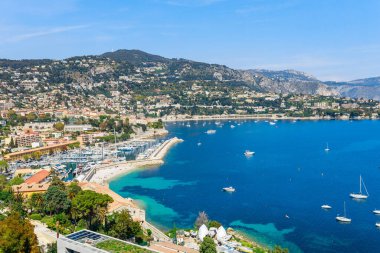 Nice ve Monako, Cote d 'Azur, Fransa ve Güney Avrupa arasındaki manzara manzarası. Fransız Rivierası 'nın güzel lüks tatil beldesi. Akdeniz 'de güzel plajları olan ünlü bir turizm merkezi.