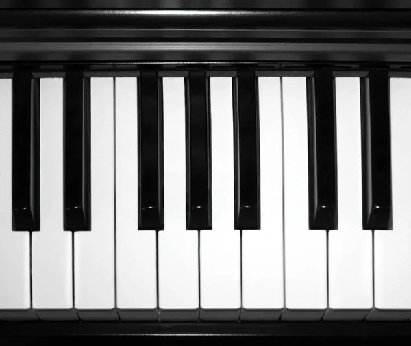 钢琴键盘模板 特写视图 钢琴背景音乐 黑白键 带有音乐尺度的音乐主题 — 图库照片