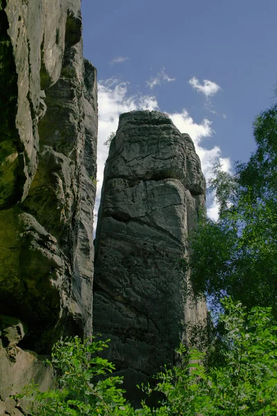 Pionowe Ujęcie Formacji Skalnej Parku Narodowym Czeski Raj Tło Podróże — Zdjęcie stockowe