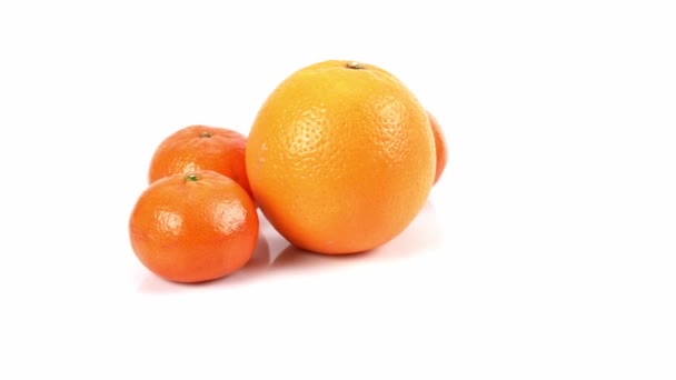 Buah Oranye Berputar Latar Belakang Putih Jeruk Pada Putih Close — Stok Video