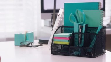 Kız ve kırtasiye, Masa Aksesuarları Düzenleyici Deposu, Masaüstü Kırtasiye Düzenleyicisi, Kırtasiye Kapanışı,