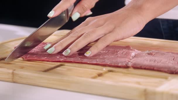 Girl Slices Meat Slice Meat Slow Motion Slices Meat Cutting — Vídeos de Stock