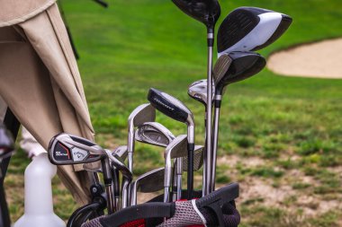 Golf sopaları Pasifik Okyanusu koyunda bir rotada. Half Moon Bay California 'da. San Francisco, ABD - 15 Eylül 2018.