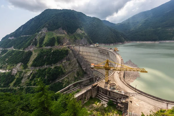 Enguri Hidroelektrik Santrali Hes Enguri Barajının Yanındaki Geniş Inguri Nehri — Stok fotoğraf