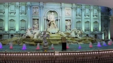 Trevi Fountain kopyası, Seul 'deki Lotte World. Dikey çekim. Seul, Güney Kore - 21 Mart 2023.